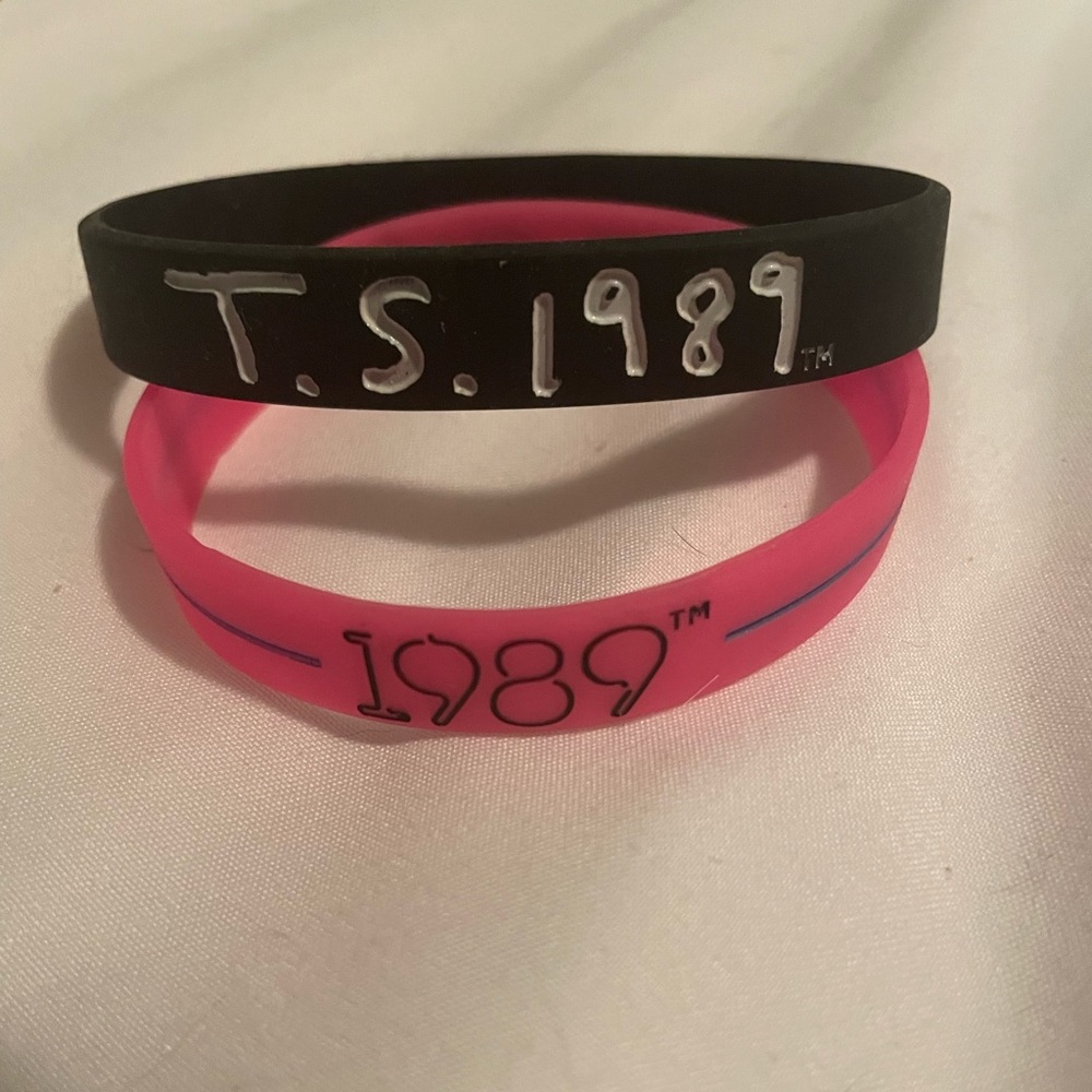 Taylor Swift 2 Rubber Bracelet 1989 Tour